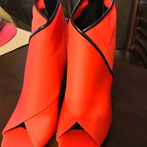 Hot bright Red ankle booties 💥